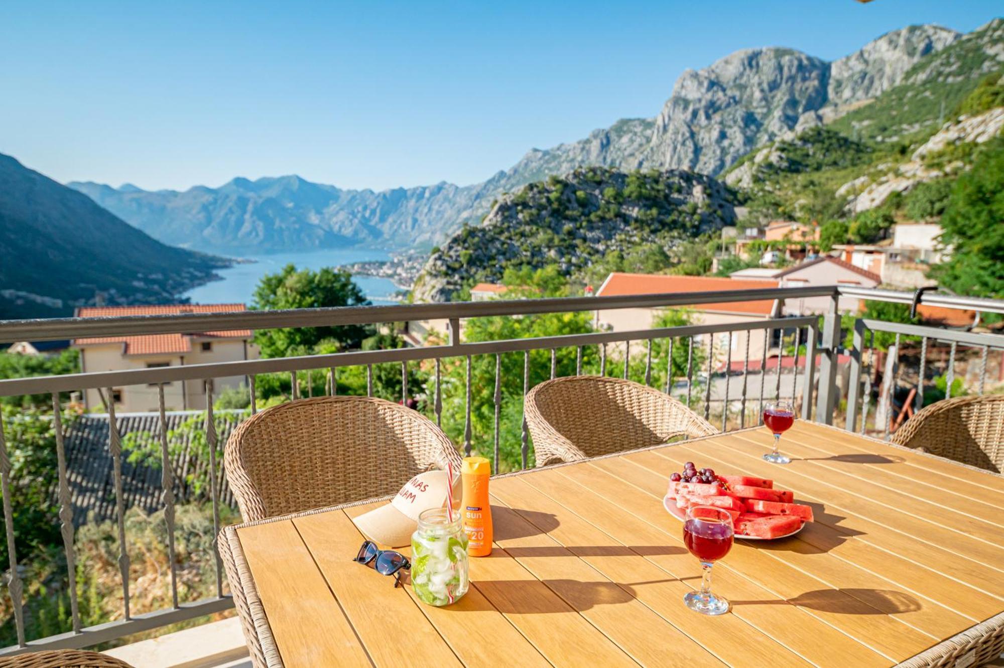 Red Hill Apartment Kotor Bagian luar foto