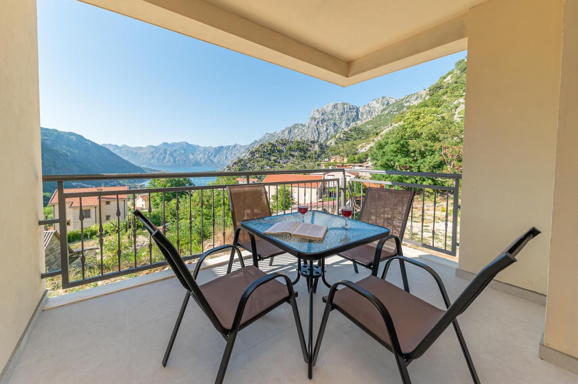 Red Hill Apartment Kotor Bagian luar foto