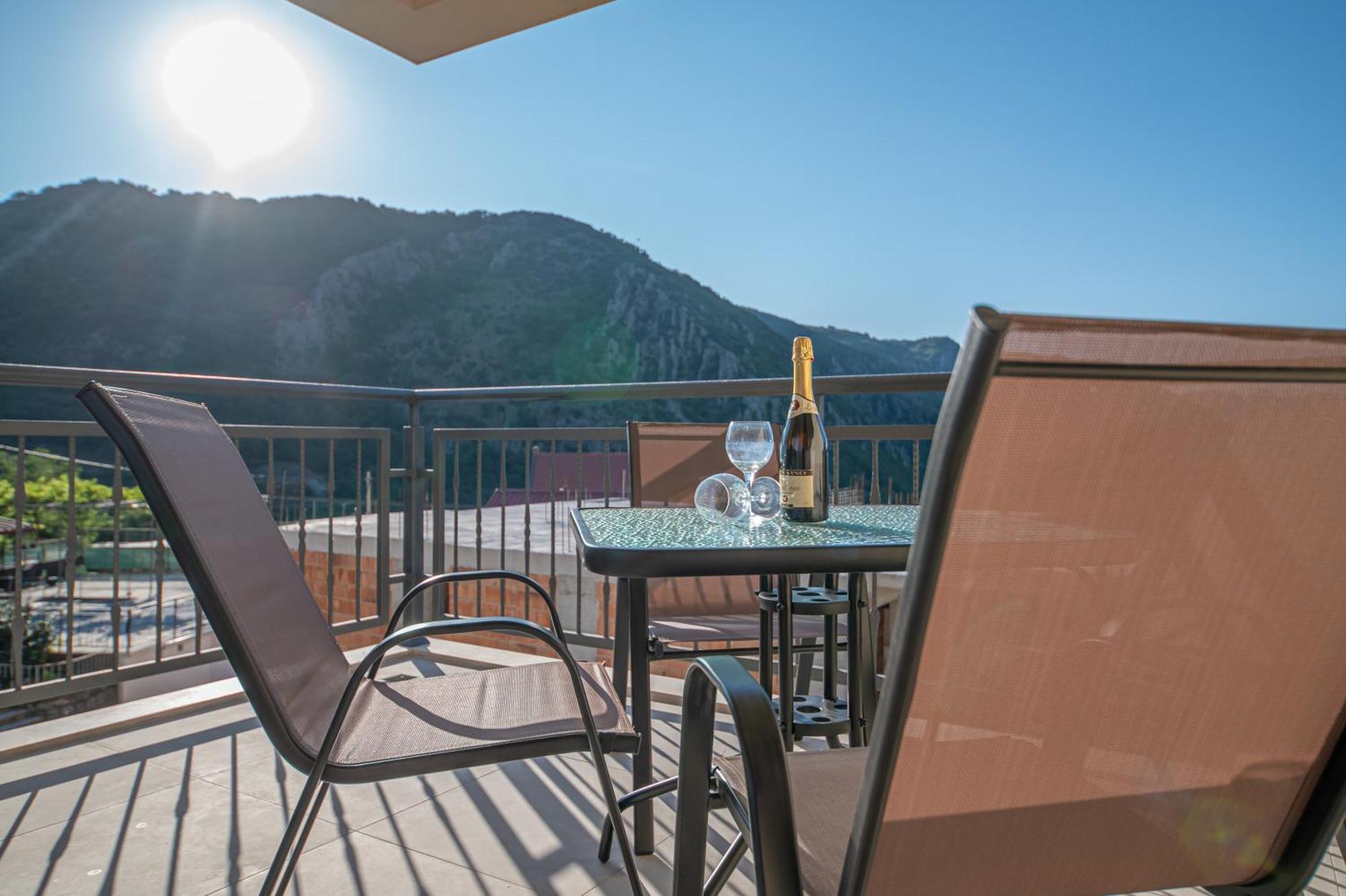 Red Hill Apartment Kotor Bagian luar foto